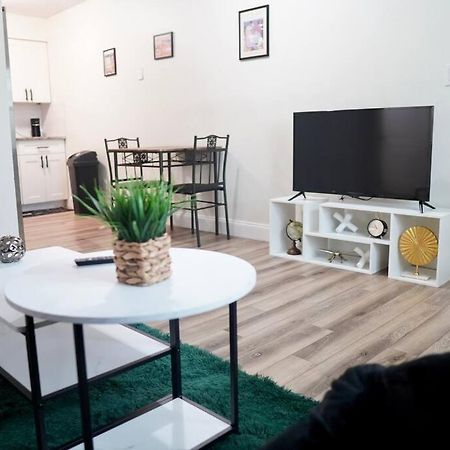 Jay'S Cozy Arts Appartement Tampa Buitenkant foto