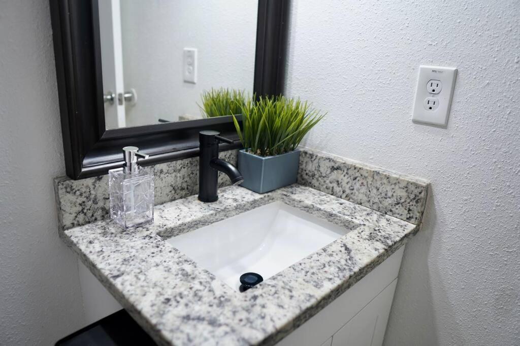 Jay'S Cozy Arts Appartement Tampa Buitenkant foto